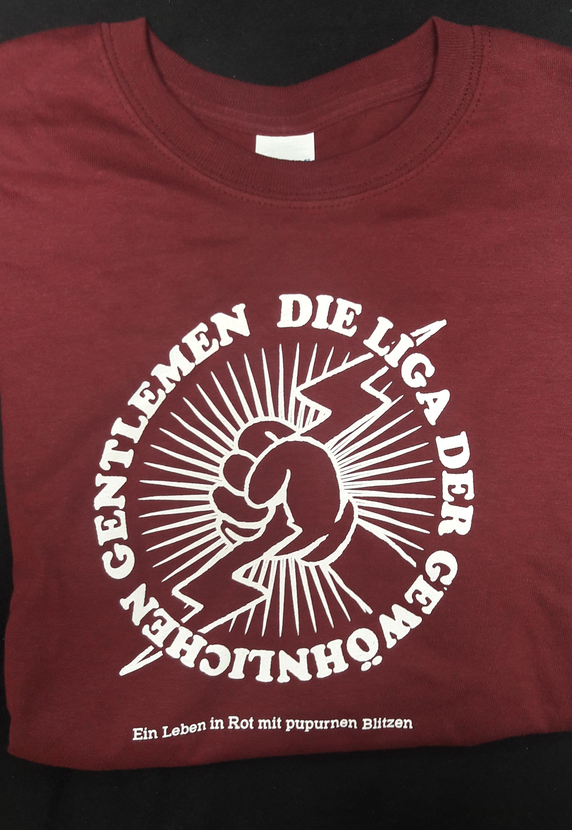 Die Liga der gewöhnlichen Gentlemen - T-Shirt / "Ein Leben In Rot Mit Purpurnen Blitzen"